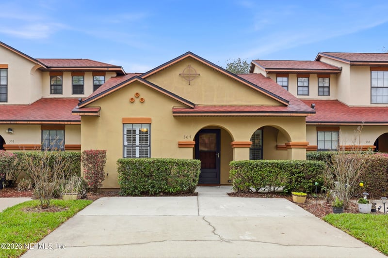 305 Redwood Ln, St Johns, FL 32259