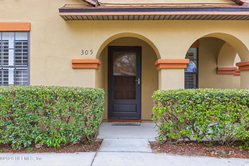 305 Redwood Ln, St Johns, FL 32259