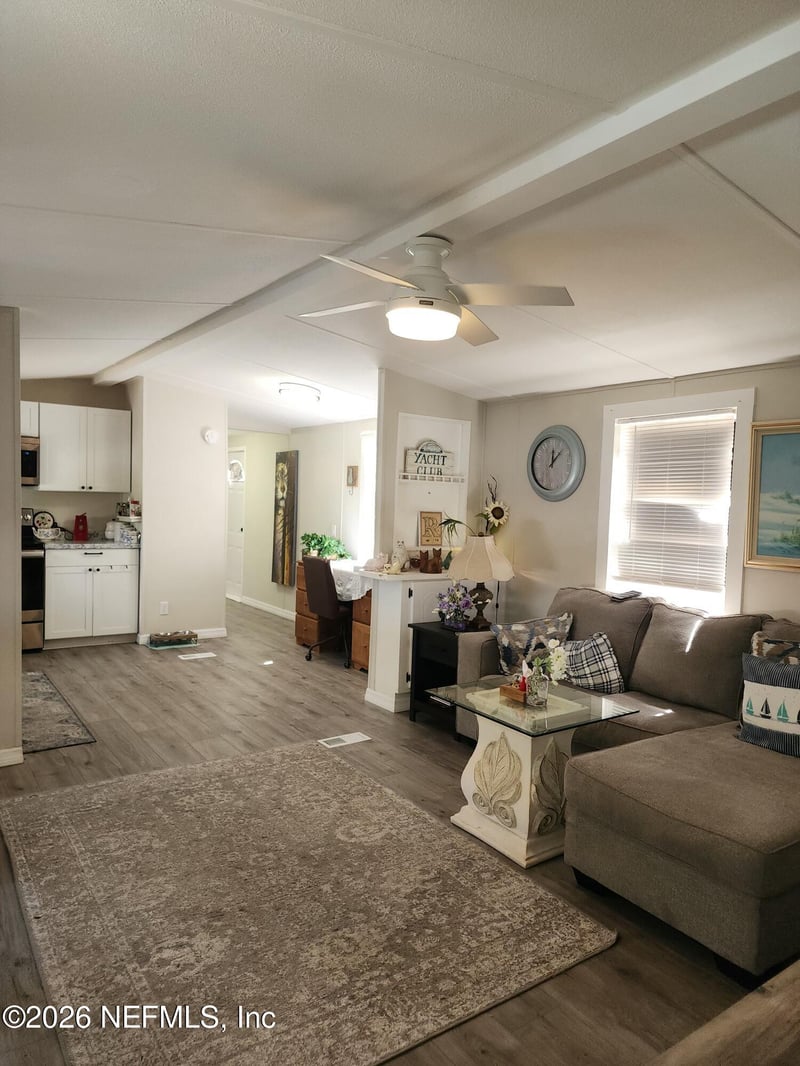 231 Lakeview Ct, Interlachen, FL 32148