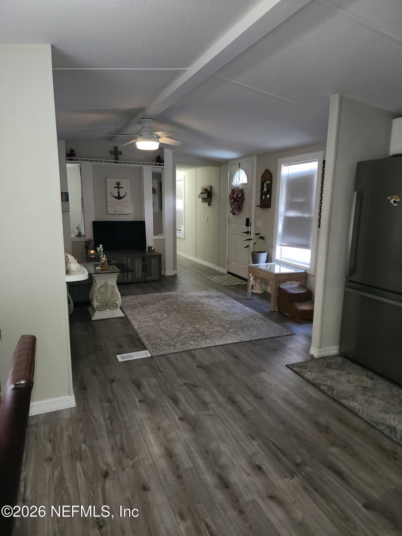 231 Lakeview Ct, Interlachen, FL 32148