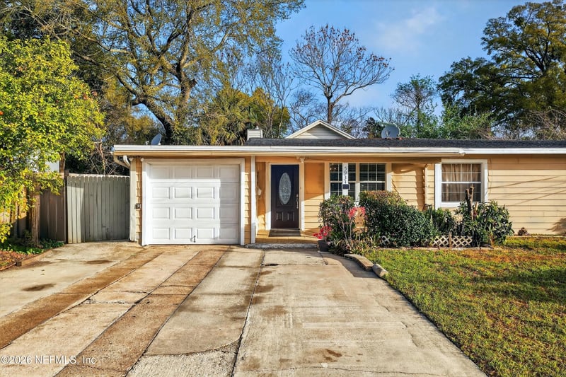 5933 Green Hill Ln, Jacksonville, FL 32211