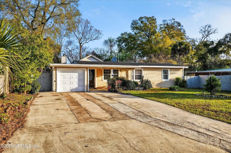 5933 Green Hill Ln, Jacksonville, FL 32211