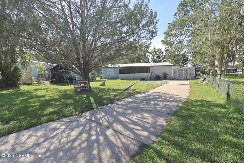 138 Edgewater Rd, Satsuma, FL 32189