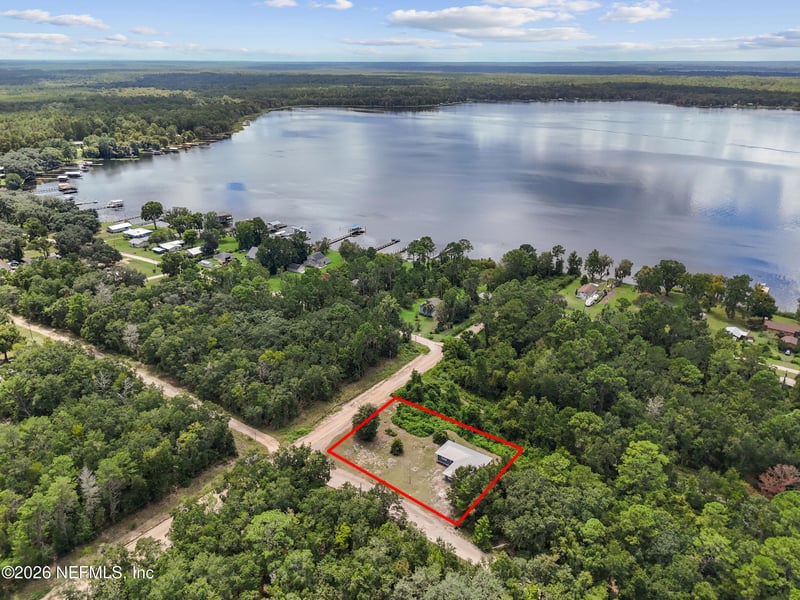 127 Rainbow Dr, Florahome, FL 32140