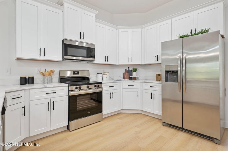 251 Swan Lake Dr, Melrose, FL 32666