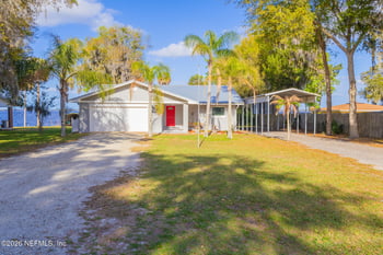 102 Lake Ave, Crescent City, FL 32112