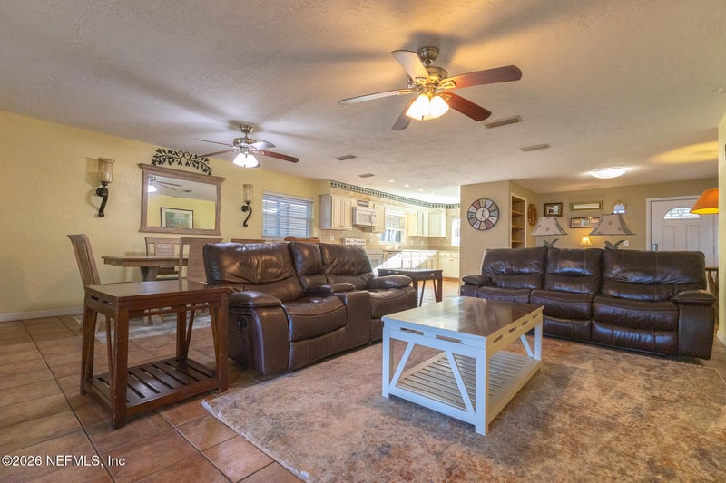 102 Lake Ave, Crescent City, FL 32112