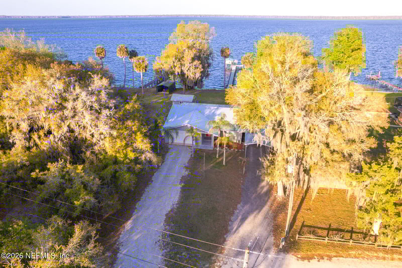 102 Lake Ave, Crescent City, FL 32112