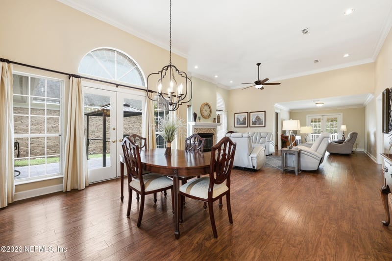 8242 Shade Tree Ct, Jacksonville, FL 32256