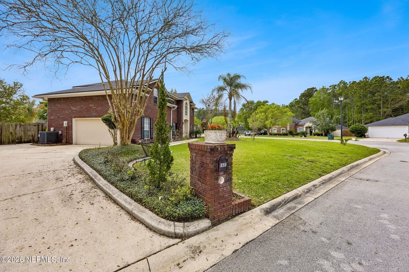 5608 Crest Creek Dr, Jacksonville, FL 32258