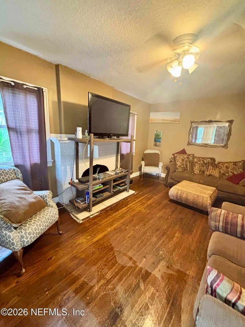 657 Basswood St, Jacksonville, FL 32206