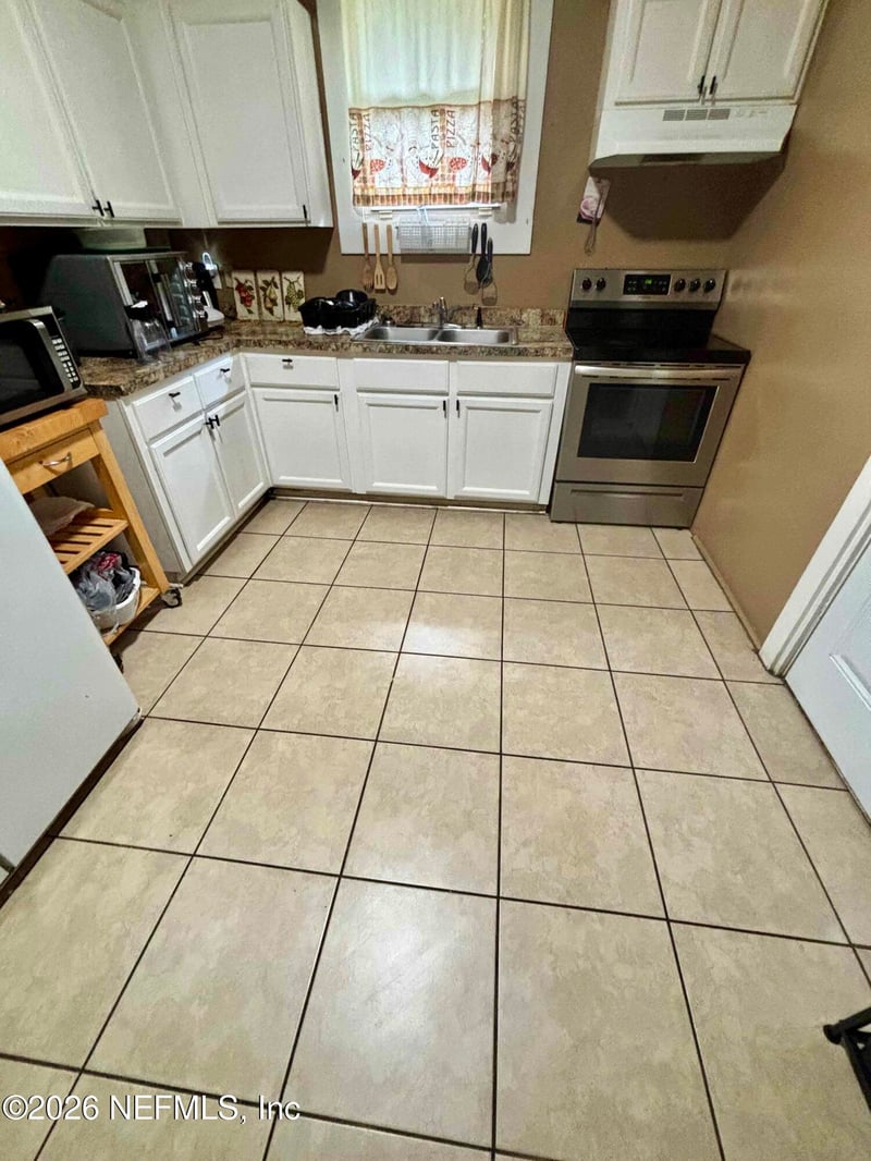 657 Basswood St, Jacksonville, FL 32206