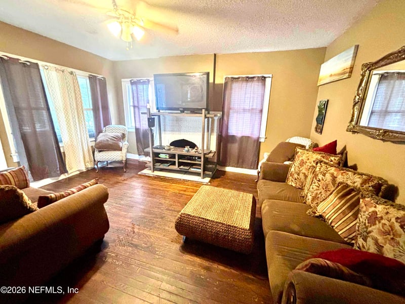 657 Basswood St, Jacksonville, FL 32206