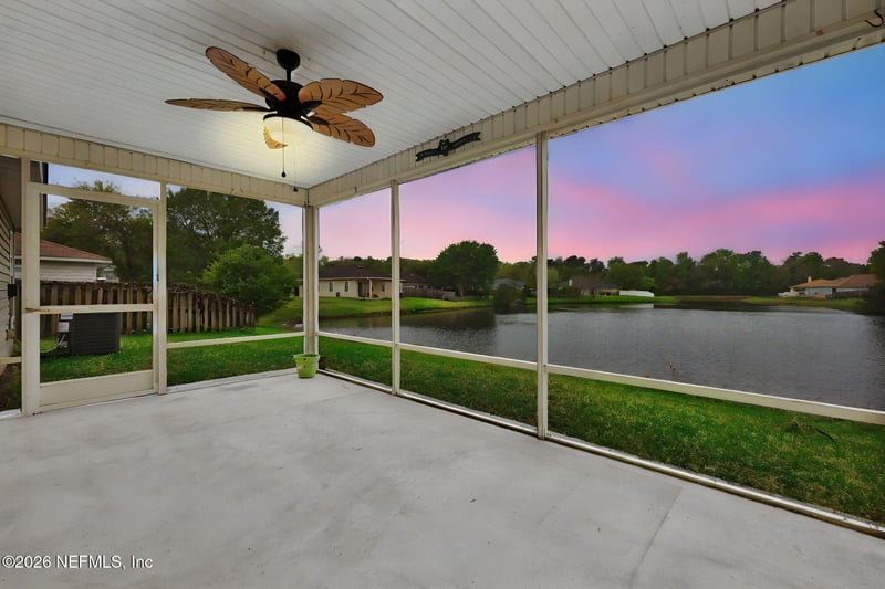 947 Morning Light Rd, Jacksonville, FL 32218