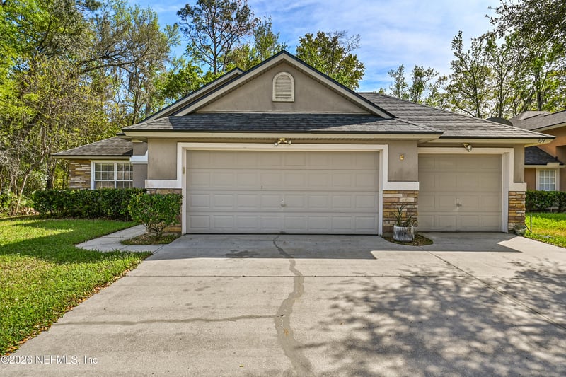 494 Apple Creek Dr, Jacksonville, FL 32218