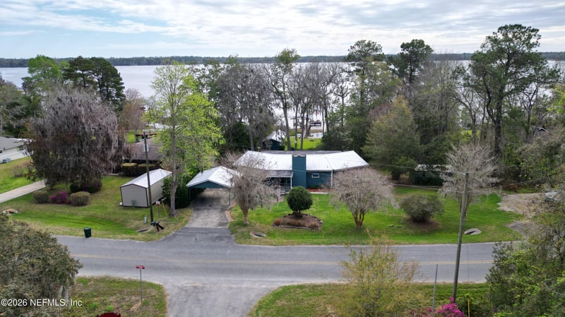 176 Lake Dr, Florahome, FL 32140