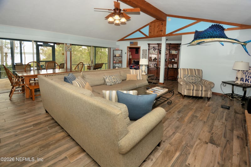 176 Lake Dr, Florahome, FL 32140