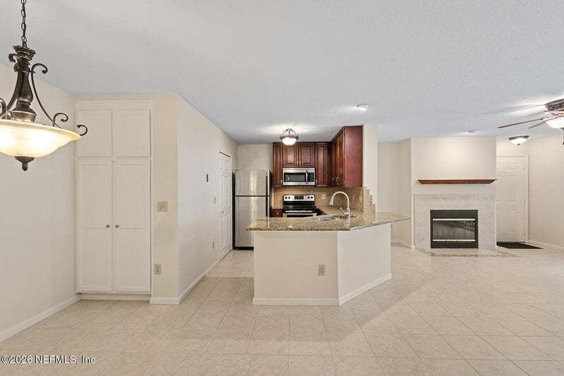 13715 Richmond Park Dr #304, Jacksonville, FL 32224