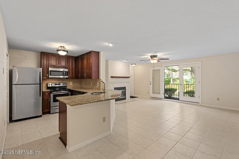 13715 Richmond Park Dr #304, Jacksonville, FL 32224