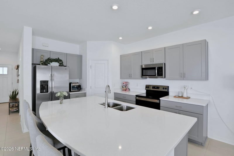 330 Anthony Dr, Jacksonville, FL 32218