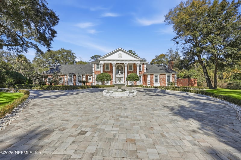 1370 Moss Creek Dr, Jacksonville, FL 32225