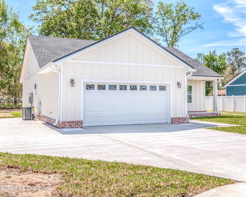 4298 Wolfe Dr, Macclenny, FL 32063
