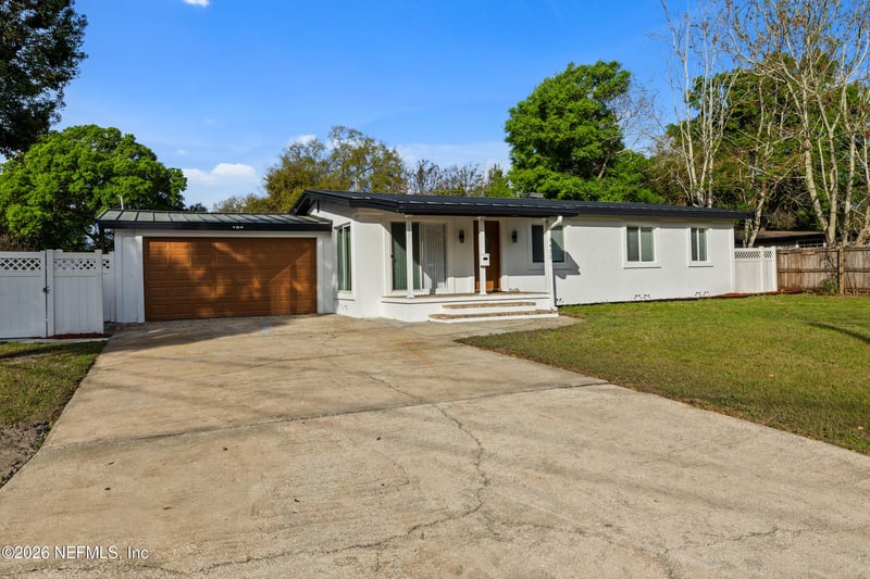 3432 Tarpon Dr, Jacksonville, FL 32277