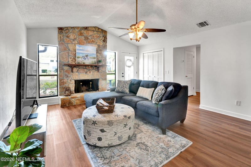 1074 Kings Rd, Neptune Beach, FL 32266