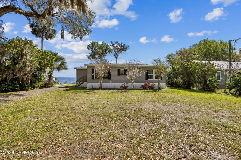 108 Sandra Ln, Crescent City, FL 32112