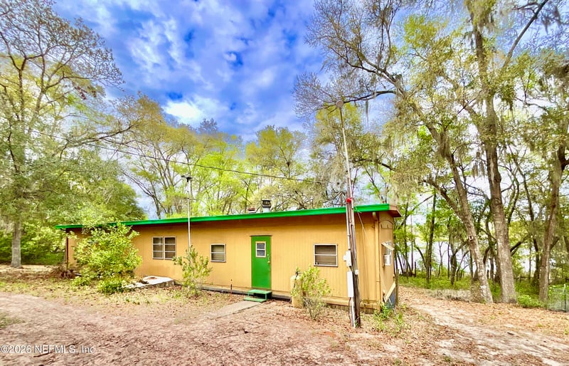 226 Lake Dr, Hawthorne, FL 32640