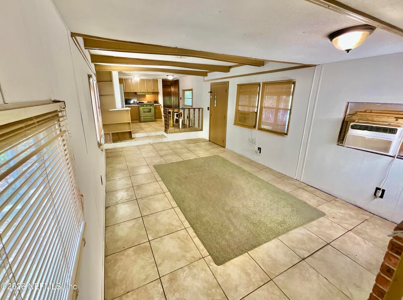 226 Lake Dr, Hawthorne, FL 32640