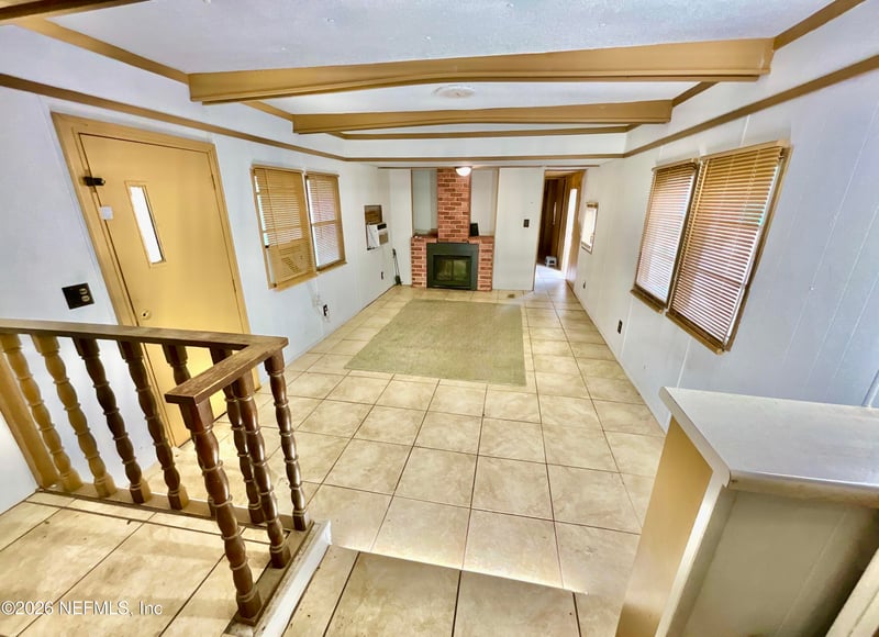 226 Lake Dr, Hawthorne, FL 32640