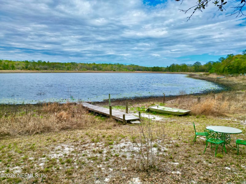 226 Lake Dr, Hawthorne, FL 32640