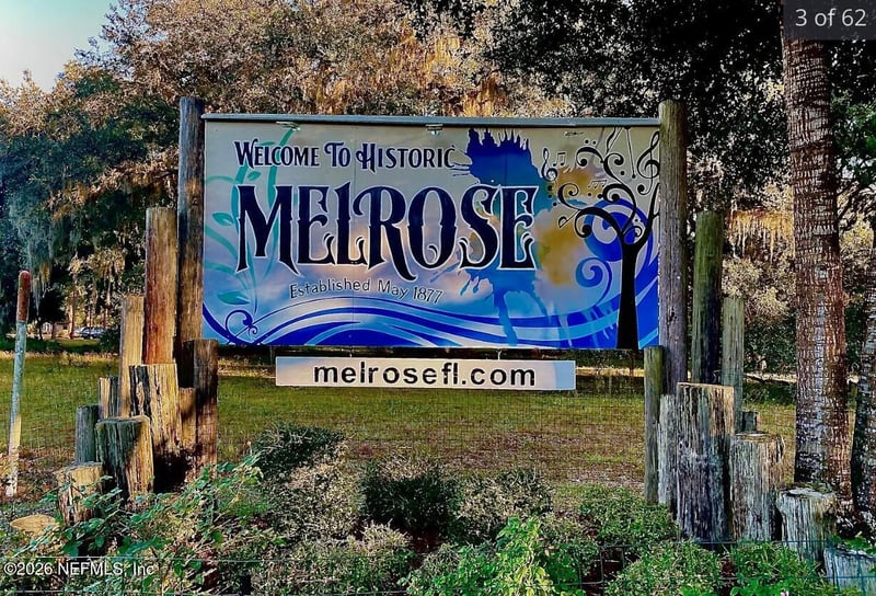 226 Lake Dr, Hawthorne, FL 32640