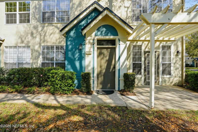 13700 Richmond Park Dr #305, Jacksonville, FL 32224