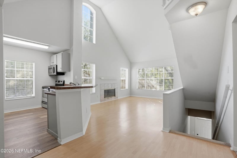 13700 Richmond Park Dr #305, Jacksonville, FL 32224