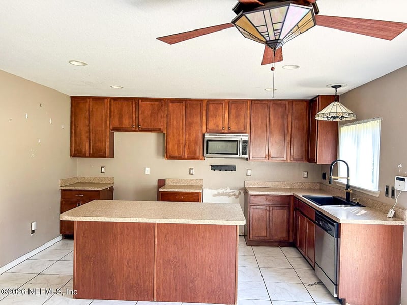 61 Reidsville Dr, Palm Coast, FL 32164