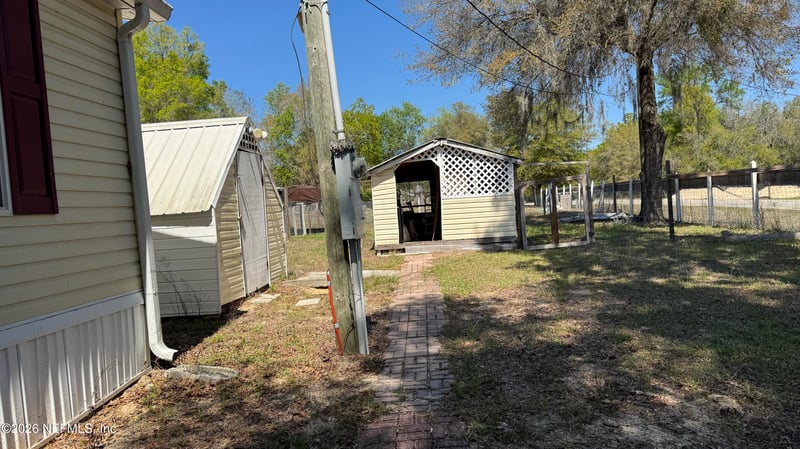 203 Vancouver Cir, Interlachen, FL 32148