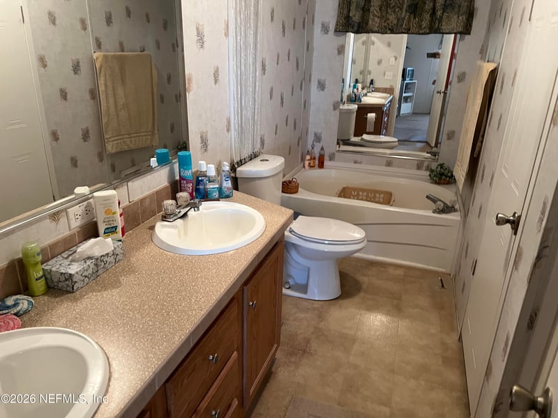 223 Oak Ridge Dr, Welaka, FL 32193