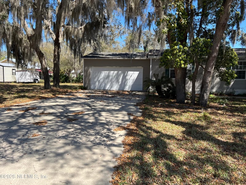 223 Oak Ridge Dr, Welaka, FL 32193