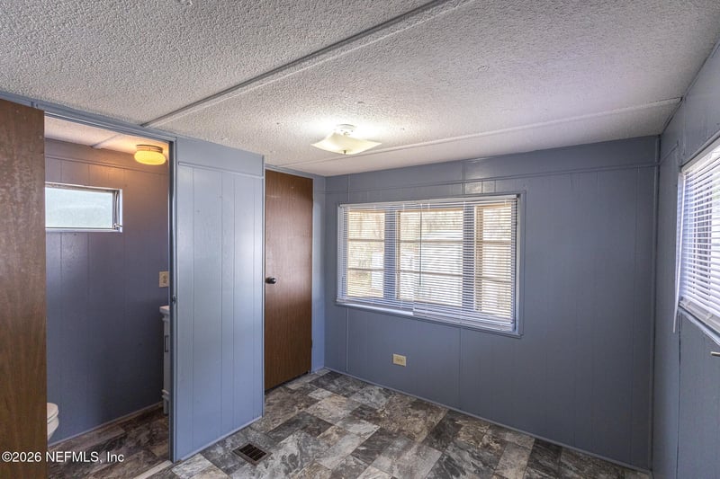 121 Venice Dr, Interlachen, FL 32148