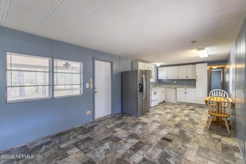 121 Venice Dr, Interlachen, FL 32148