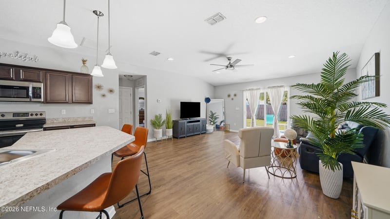 1378 Sarahs Landing Dr, Jacksonville, FL 32221