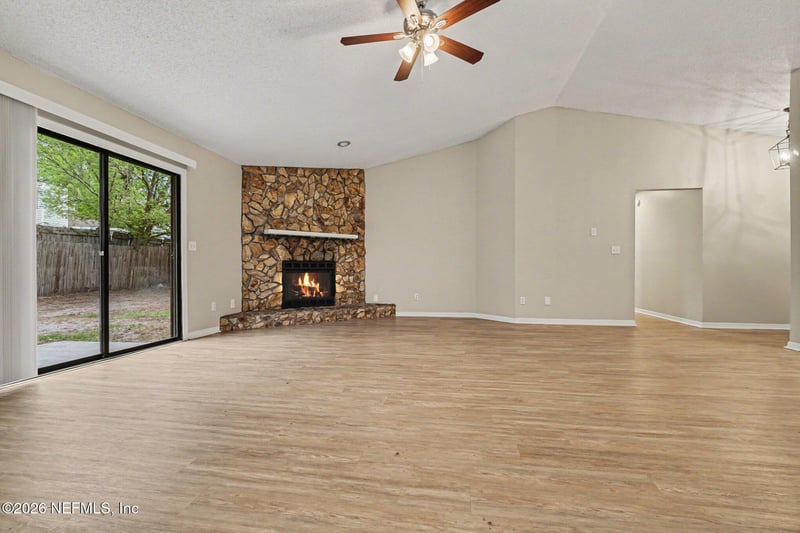 8459 Pikes Peak Dr, Jacksonville, FL 32244