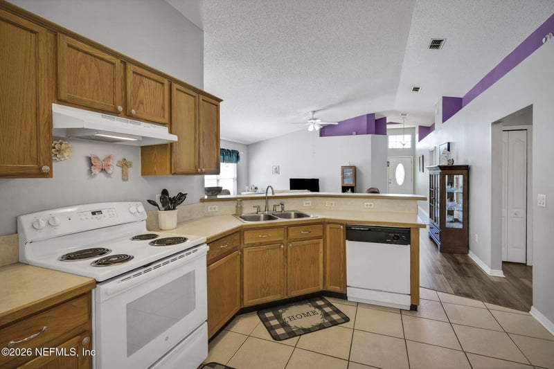 3071 Wavering Ln, Middleburg, FL 32068