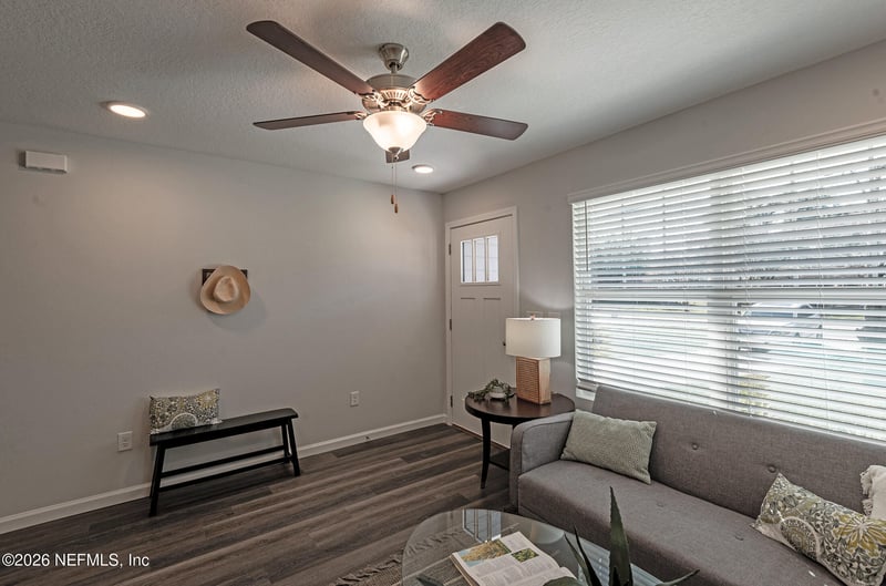 4135 Collins Rd, Jacksonville, FL 32244