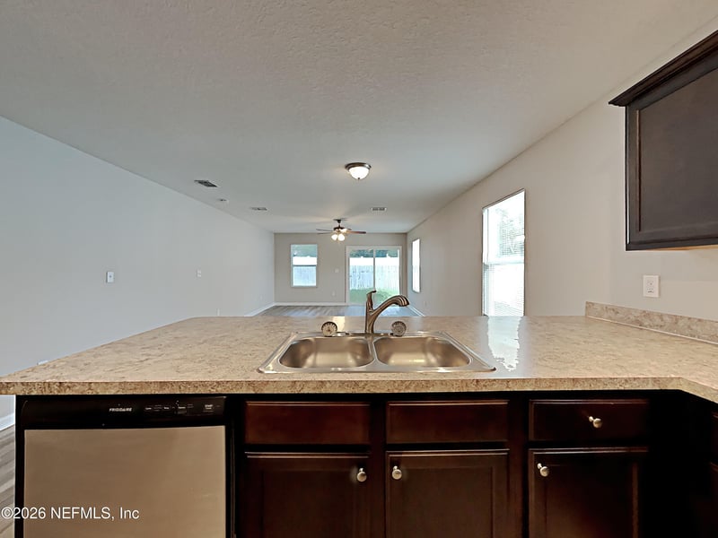 1384 Sarahs Landing Dr, Jacksonville, FL 32221