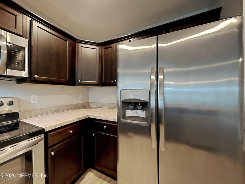 1384 Sarahs Landing Dr, Jacksonville, FL 32221