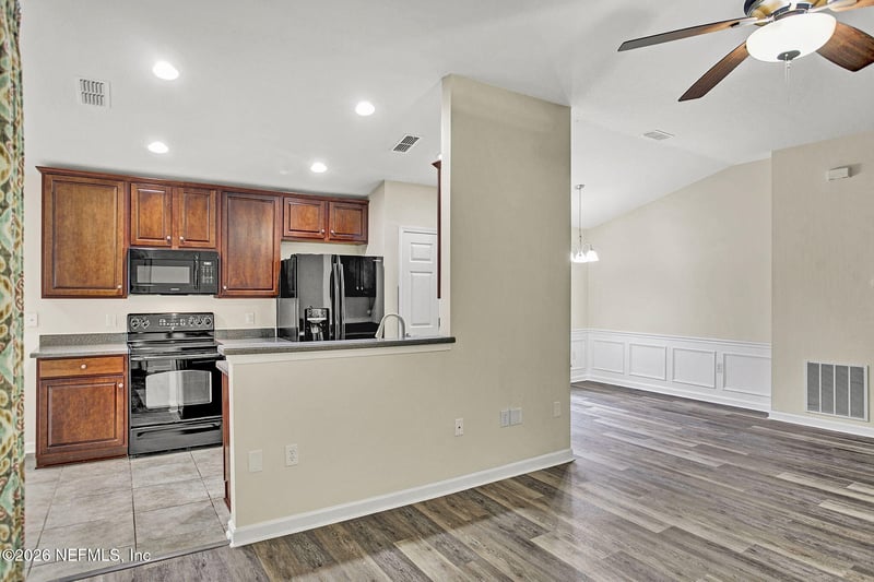 9122 Honeybee Ln, Jacksonville, FL 32256