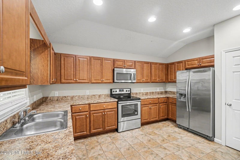 87061 Farnsworth Ln, Yulee, FL 32097